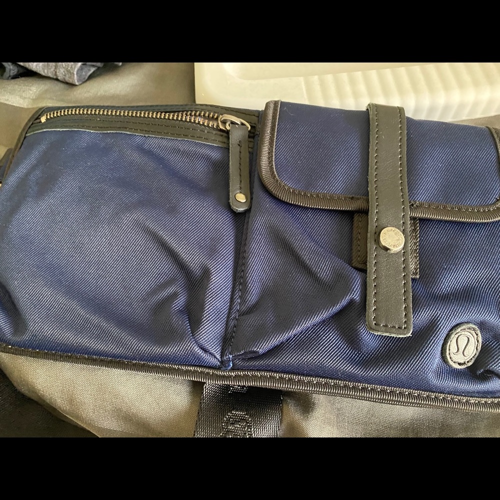 Lululemon Travel Pooch/Fanny Pack